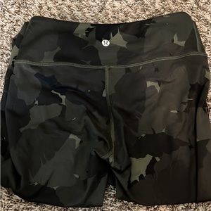 Never worn lululemon leggings